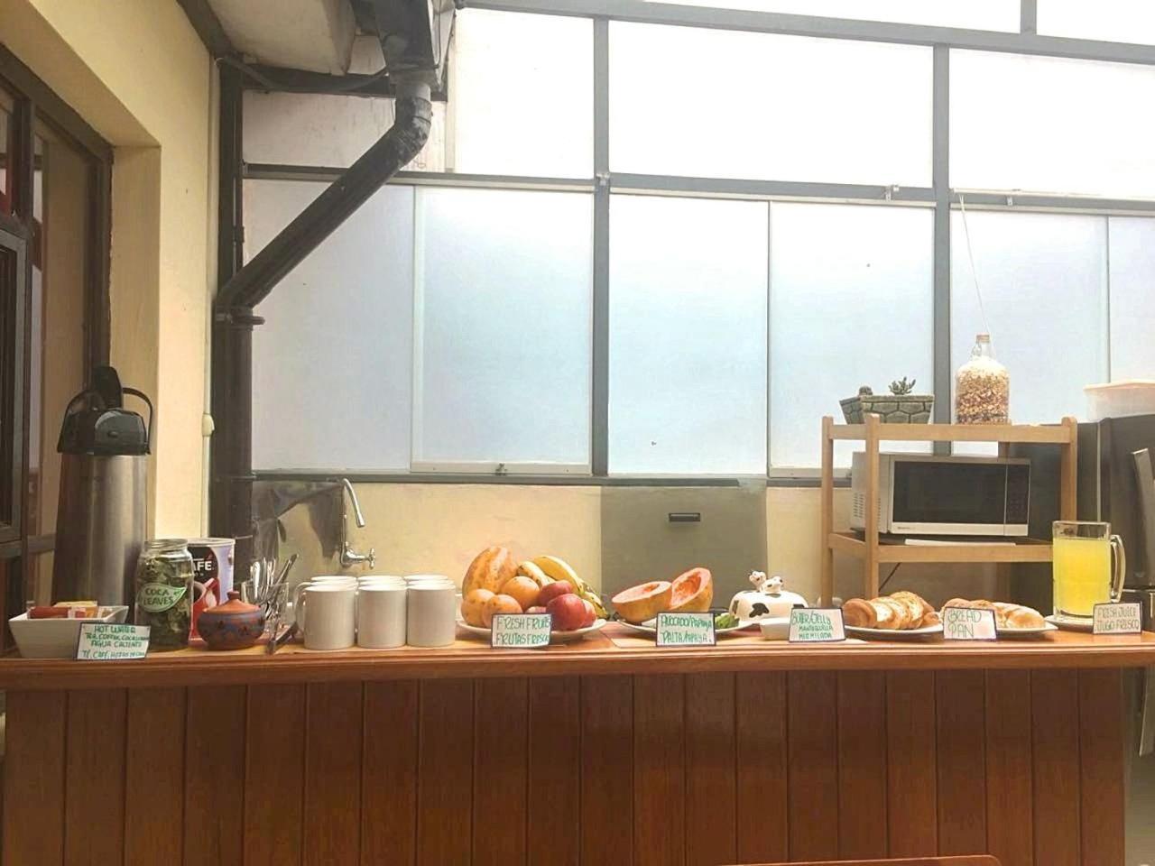 Feel At Hostal