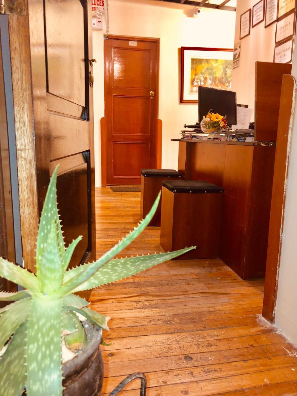 Feel At Hostal