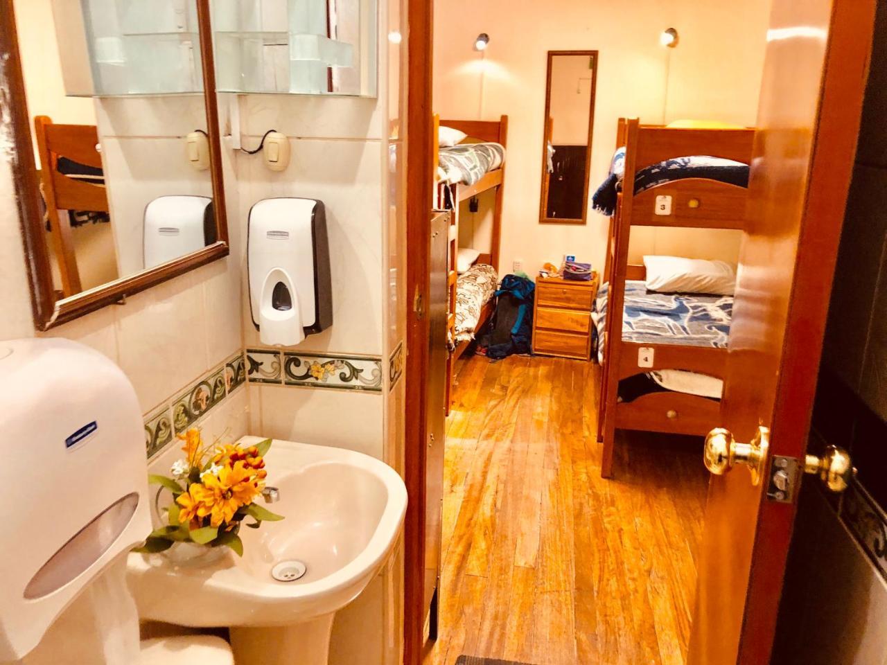 Hostal Feel At *